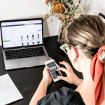 Ilustrasi chat ecommerce